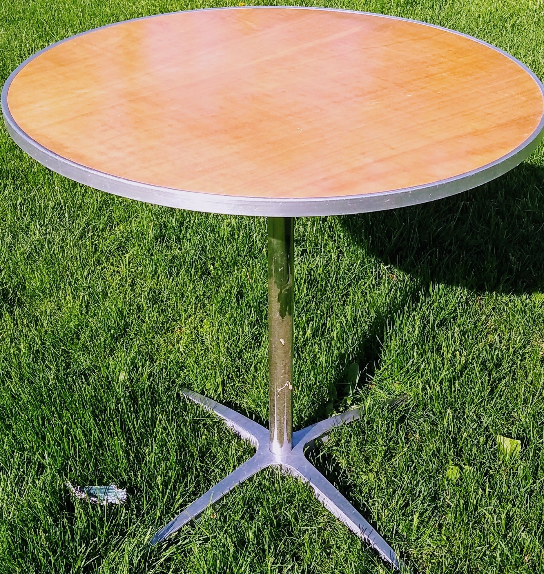 30" Round Table - A to Z Event Rentals, LLC.