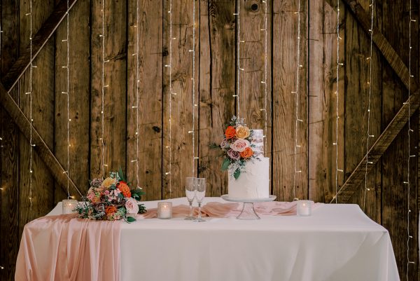 image of champagne flute rentals with wedding cake