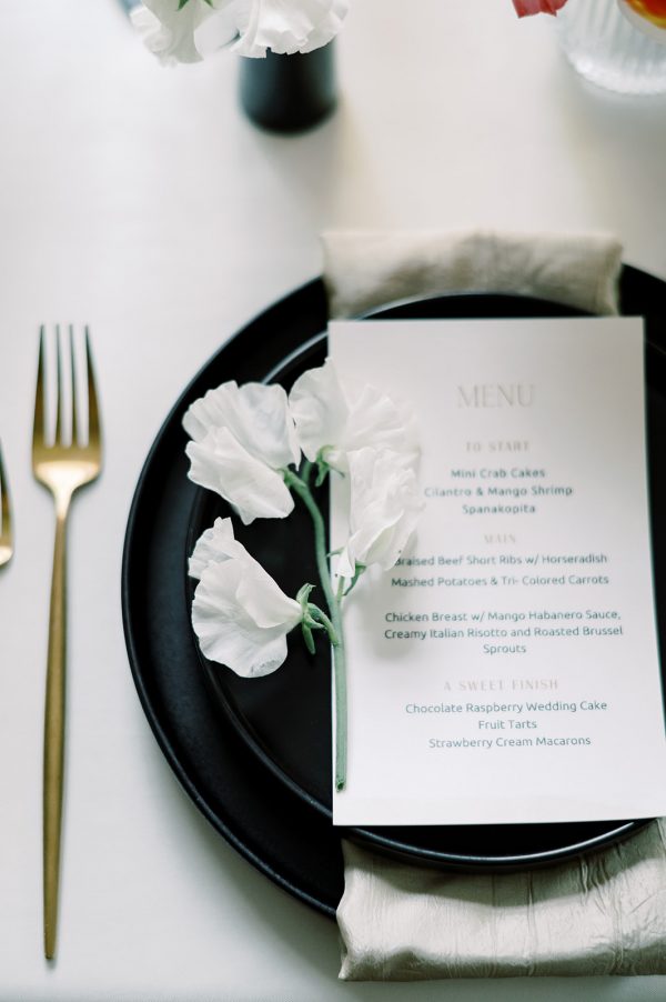 image of black plate rentals on wedding table
