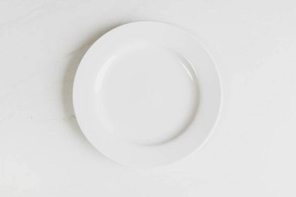 Image of white dinner plate rental