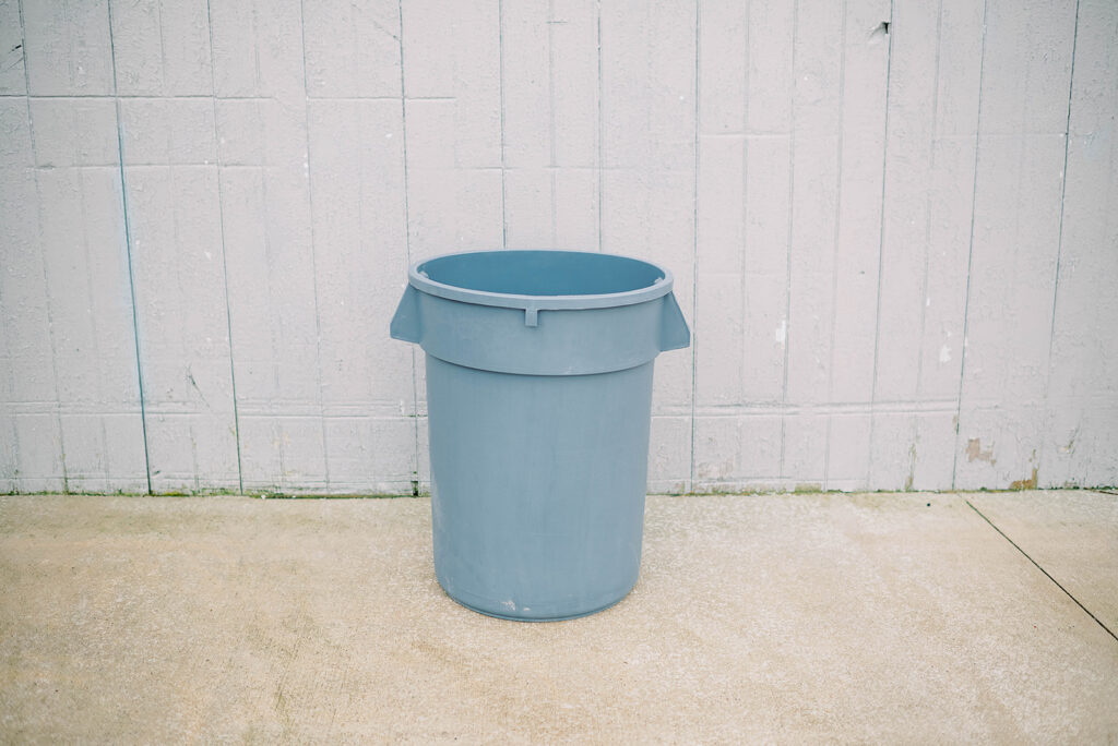 image of trash can rental