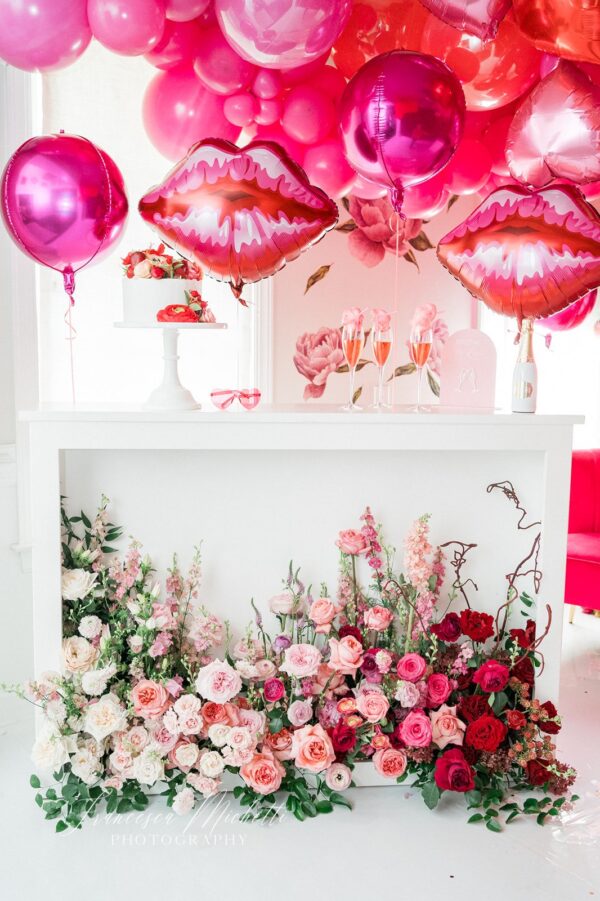image of shadow box bar rental with flowers and baloons