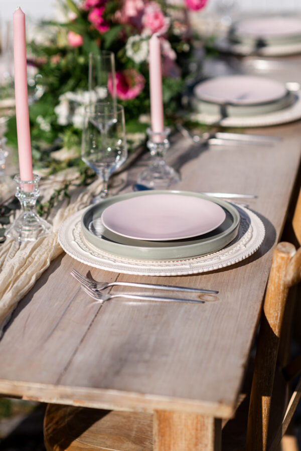 image of spearmint dinnerware package