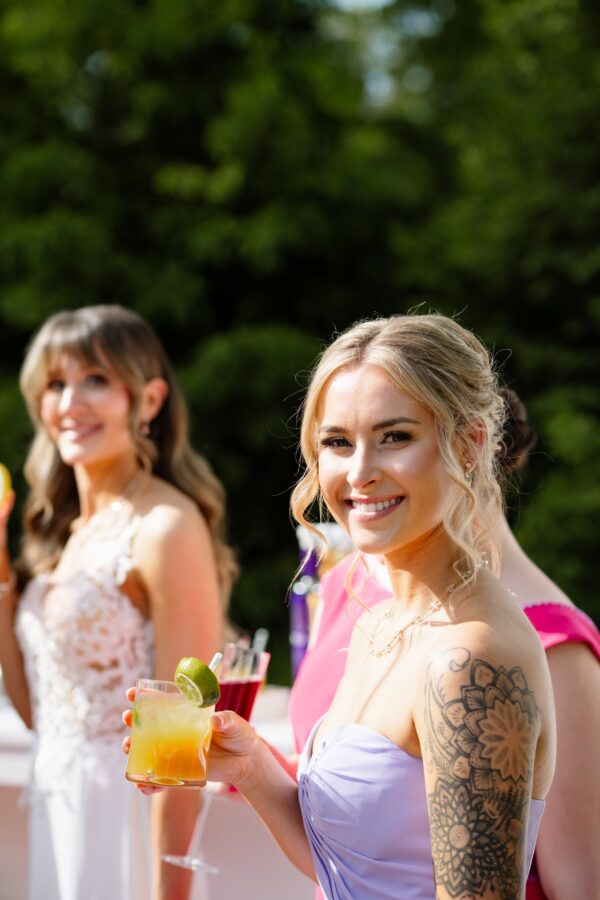 image of bridesmaid holding a drink in thumbprint double rocks glass rental