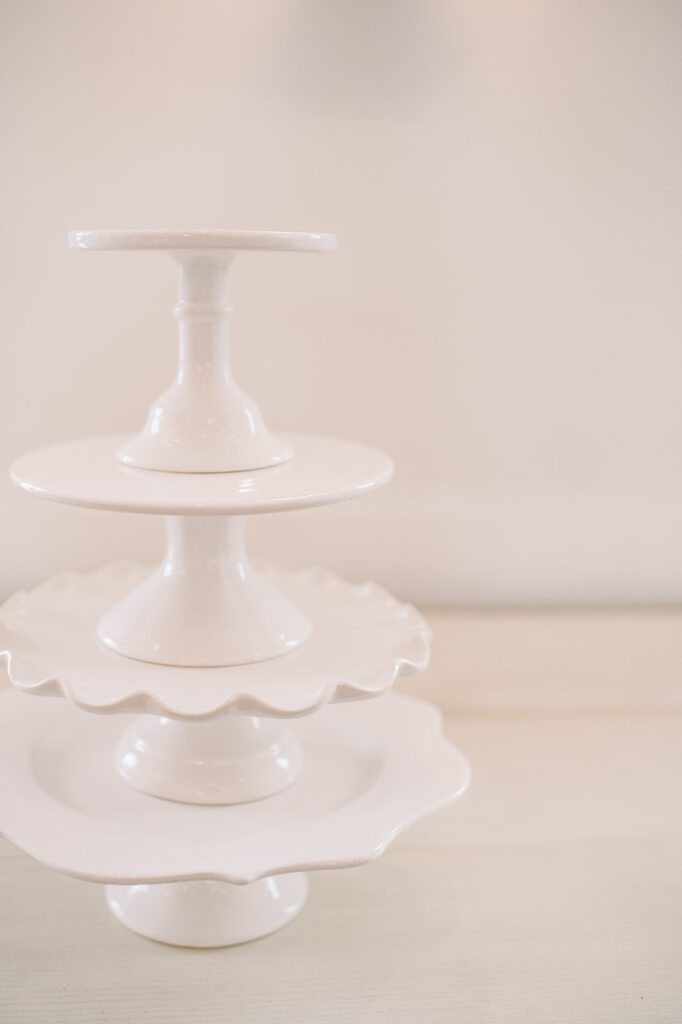 image of cake stand rental