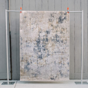 image of Gulliver rug rental staged against a wooden wall