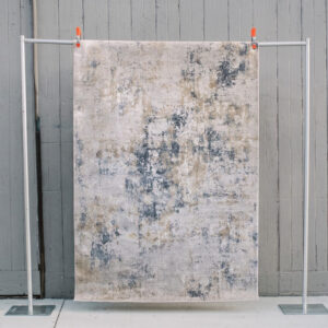 image of Gulliver rug rental staged against a wooden wall