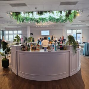 circle white bar with three pillars
