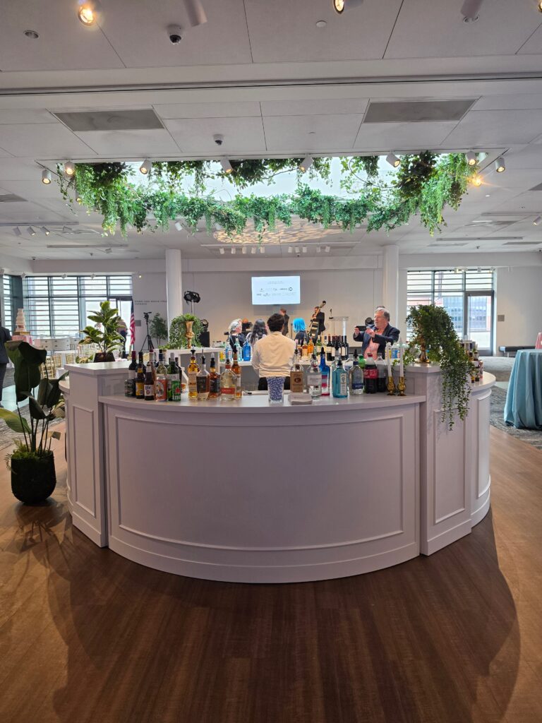 circle white bar with three pillars
